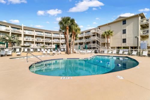 Exterior view, Breakers 220 Oceanfront Condo, Direct Beach Access, Heated Pool, Elevator, Renovated, Coligny Beach, in Hilton Head Island (SC)