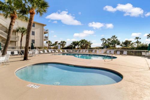 Swimming pool, Breakers 220 Oceanfront Condo, Direct Beach Access, Heated Pool, Elevator, Renovated, Coligny Beach, in Hilton Head Island (SC)