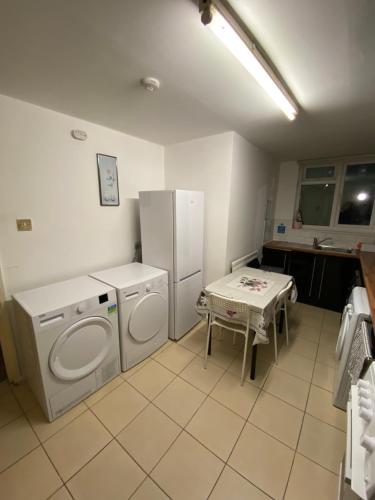 Fabulous Private Bedrooms near Euston Station, Central London 2