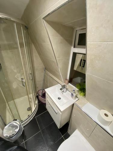 Fabulous Private Bedrooms near Euston Station, Central London 4