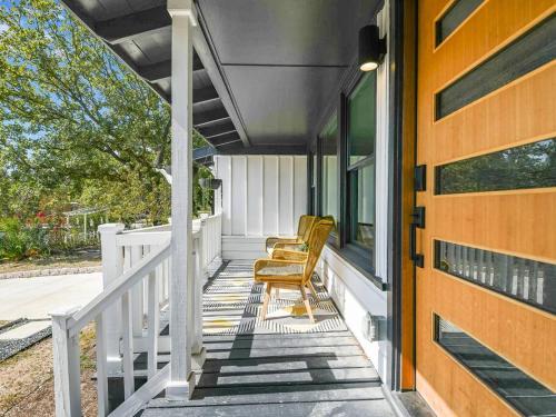 Modern Cottage+8 Guests+Covered Patio+Weber Grill in San Antonio, USA