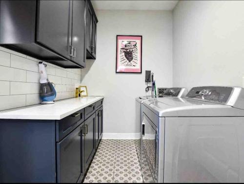 2 Homes-16 Guests-POOL-ARCADe-Large Backyard-Grill in Austin, USA