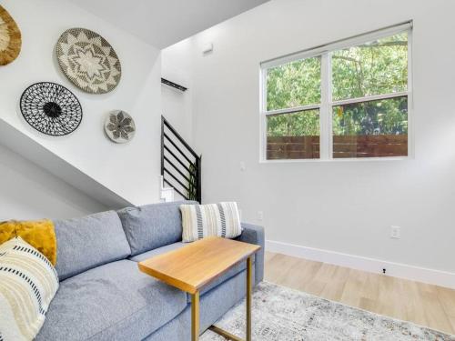 Tiny House-Sleeps 4-Kitchen-Washer/Dryer-Patio in Austin, USA