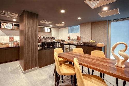 SpringHill Suites by Marriott New York Midtown Manhattan/Park Ave - image 13
