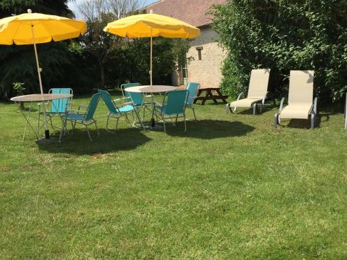 Manoir de charme avec jardin, salle de jeux et proche du Mans (25 min) - FR-1-410-197 in 勒芒