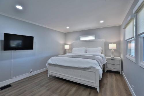 Bexley Park Modern Retreat House in Columbus, USA
