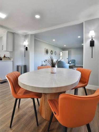 Bexley Park Modern Retreat House in Columbus, USA