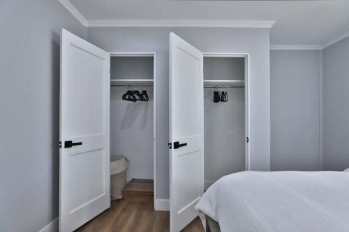 Bexley Park Modern Retreat House in Columbus, USA