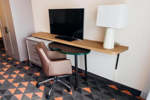 Holiday Inn & Suites Phoenix-Mesa-Chandler, an IHG Hotel