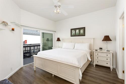 2BR Oceanfront Condo - Private Balcony - Spacious in Oceanside, USA