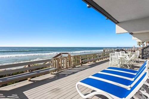 Romantic Getaway - Luxury Oceanfront Studio - Private Balcony - Fireplace in Oceanside, USA