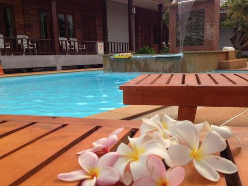 Deluxe Double Room with Pool View image 7