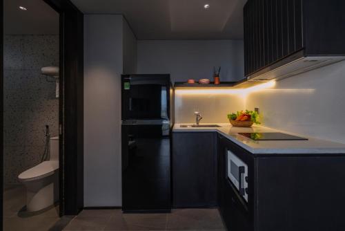 Kitchen, Thè HEM Apartment & Hotel in Da Nang