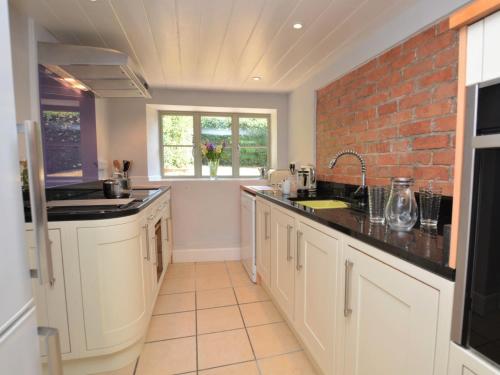 3 Bed in Bridport 57688