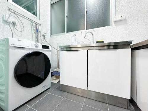 Cozy 2-bed retreat - F&B Mart - Chan Sow Lin, Kuala Lumpur (photo 3)