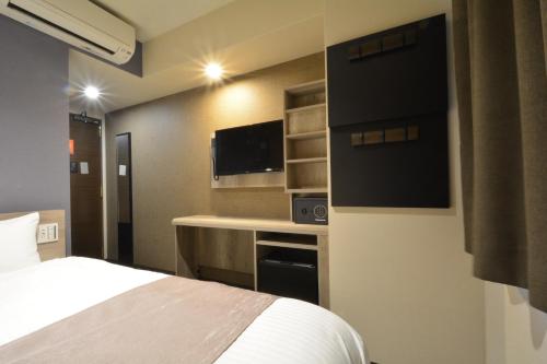 Double Room image 10