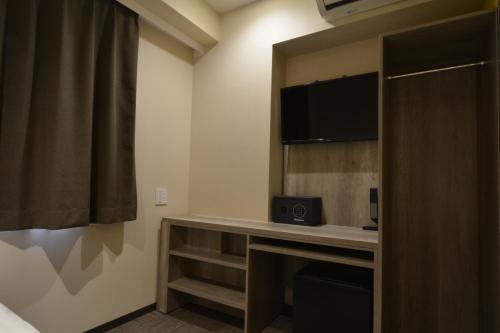 3 Beds Room image 8