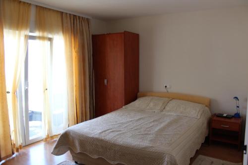 Lilac Apartments - image 11