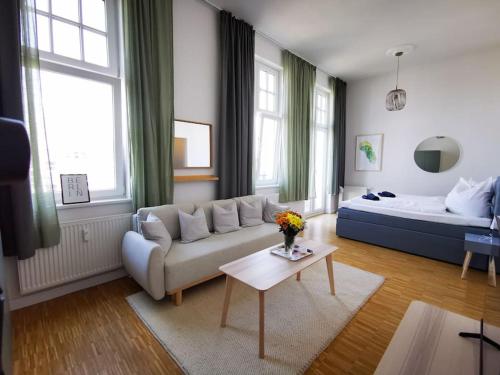SC 07 by ROCKCHAIR Apartments l SUPERHOST Status l 2,5 Bedrooms Boxspringbeds Balcony Elevator welcomes you!, Berlin (zdjęcie 5)