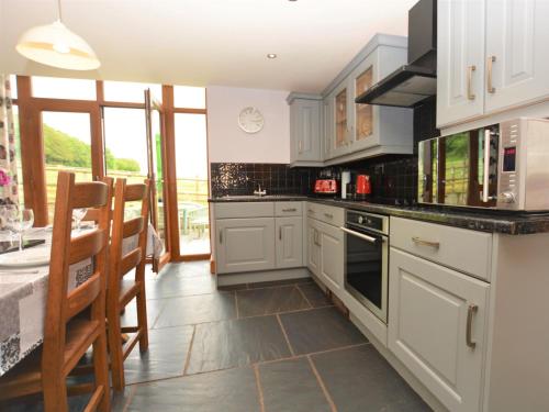 4 Bed in Kidwelly CWRTY