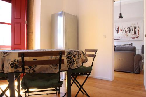 Superior One-Bedroom Triplex Apartment image 7