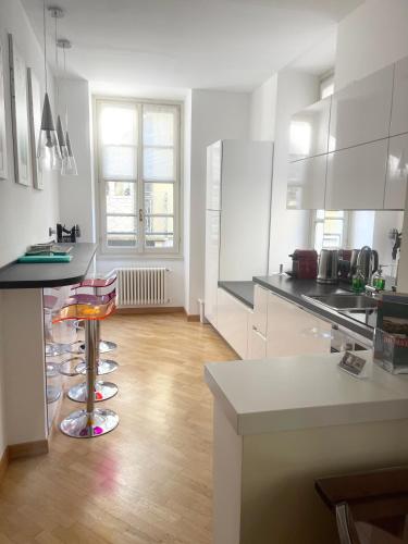 CHARMING COMO - Apartment downtown in the pedestrian area with 2 double bedrooms and 2 complete bathrooms a spacious living room and full equipped kitchen, Комо (фото 4)
