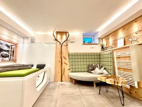 Zirben Spa - Wellness Ferienwohnung in Bayern l Altmühltal l Privater Whirlpool & Sauna l DTV 5 Sterne für Paare und Familie in Monheim, Deutschland