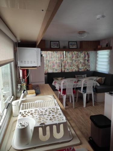 virtuve, MOBIL HOME CAMPING 3*** in Fuilla