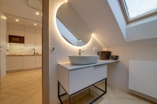 Beżowy Apartament Sun Seasons 24 w Szklarskiej Porębie z Wanną by Noclegi Renters - image 4