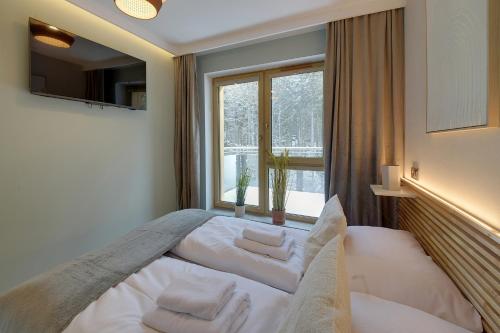 Beżowy Apartament Sun Seasons 24 w Szklarskiej Porębie z Wanną by Noclegi Renters - image 2