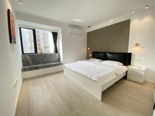 Eastern Hub - Jing'an Temple Branch Stylish 3-Bedroom in Bustling Area, Surrounded by Trendy Bistro and Bar Street, Only 100m from Subway, Šanghaj (fotografie 7)