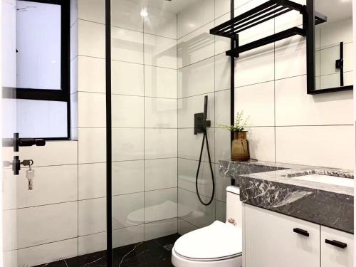 Eastern Hub - Jing'an Temple Branch Stylish 3-Bedroom in Bustling Area, Surrounded by Trendy Bistro and Bar Street, Only 100m from Subway, Šanghaj (fotografie 11)