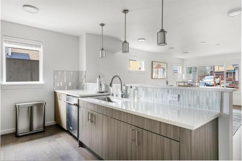 Blueground Bellevue wd nr groceries dining SEA-703