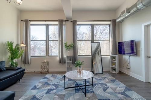 McCormick 420 friendly 2Br with optional parking for up to 6 people in Chicago, USA