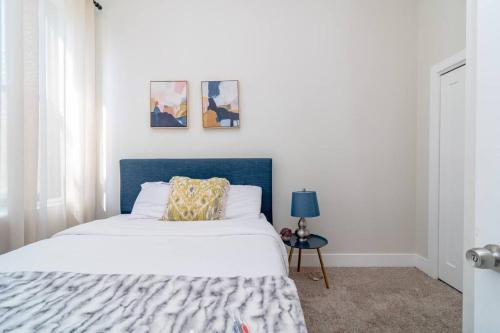 McCormick 420 friendly 2Br with optional parking for up to 6 people in Chicago, USA