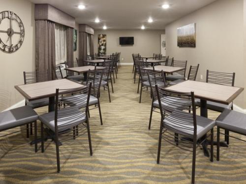 Food and beverages, GrandStay Hotel & Suites Thief River Falls in Thief River Falls (MN)
