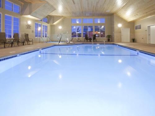 Swimming pool, GrandStay Hotel & Suites Thief River Falls in Thief River Falls (MN)