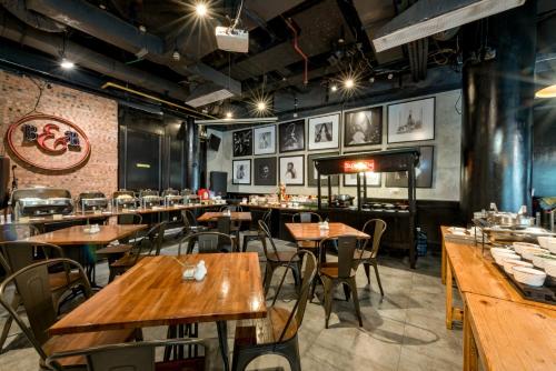 MaxOne Hotels Premier Melawai in Blok M