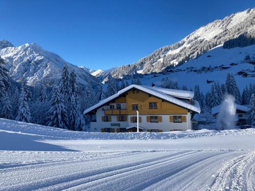 Gästehaus Tannegg - Chambre d'hôtes - Mittelberg