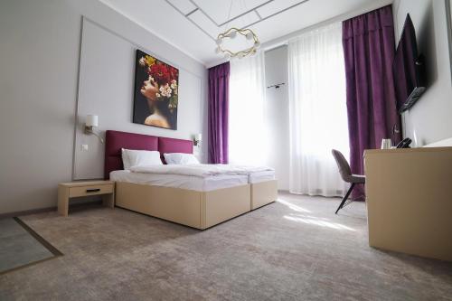 Deluxe Double Room with Shower image 3