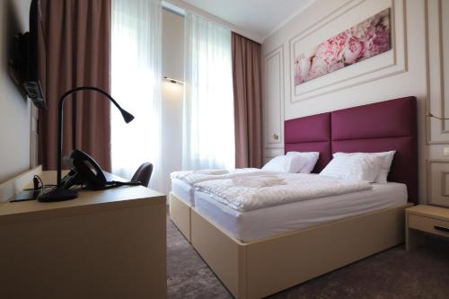 Deluxe Double Room image 1