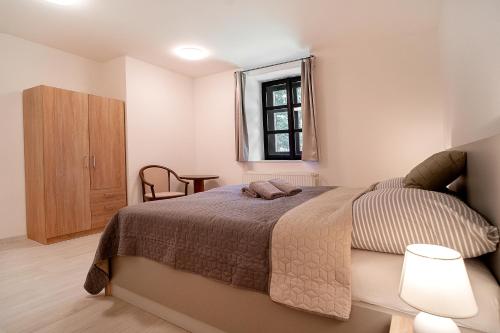 1 queen bed