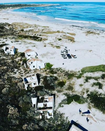 Tempat wisata terdekat, The Log House in Pantai Pearly