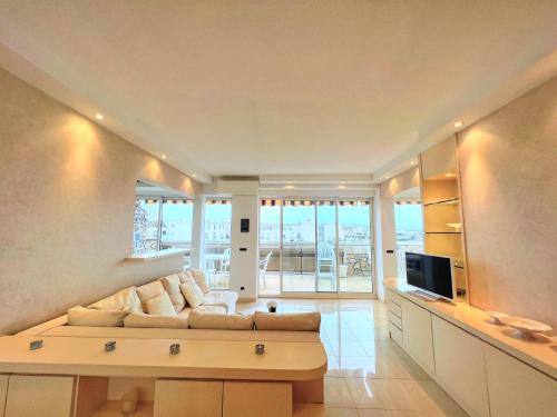 Colony apartment with parking by Welcome to Cannes - image 4