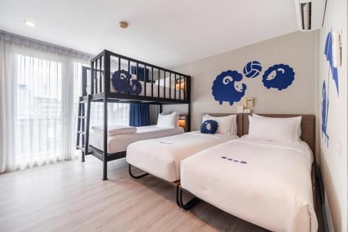2 twin beds, 1 bunk bed