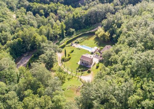 A Beautiful Tuscan Estate with Saline Pool