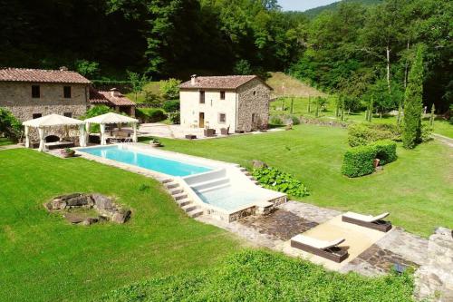 A Beautiful Tuscan Estate with Saline Pool