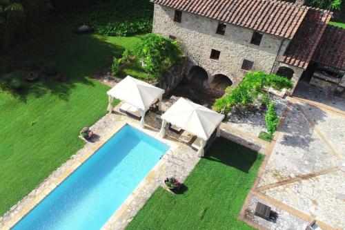 A Beautiful Tuscan Estate with Saline Pool