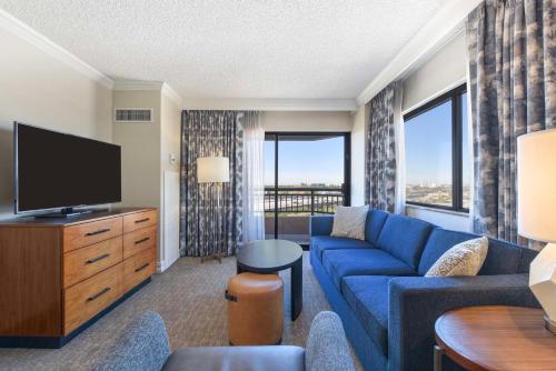 Embassy Suites by Hilton Anaheim-Orange - image 3