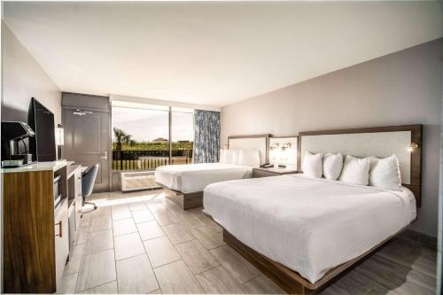 2 queen beds